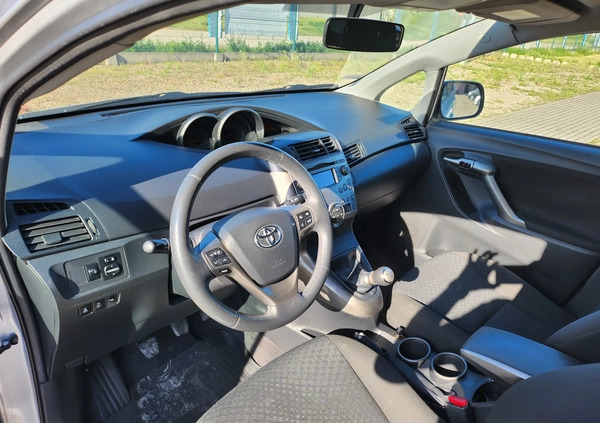 Toyota Verso cena 23900 przebieg: 288000, rok produkcji 2009 z Piła małe 436